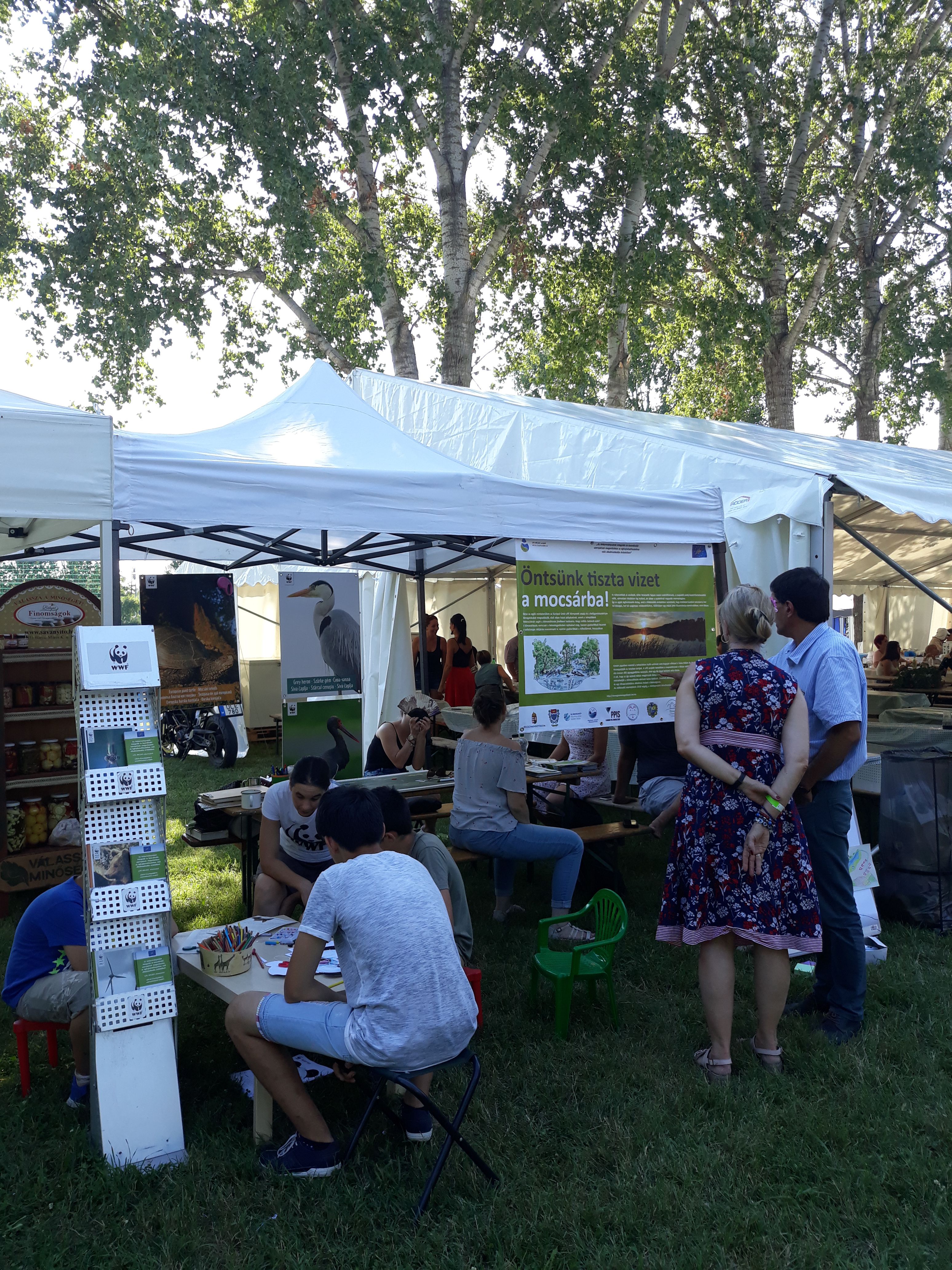 A helyiek &eacute;s az esem&eacute;nyre ell&aacute;togat&oacute;k k&ouml;r&eacute;ben nagy n&eacute;pszerűs&eacute;gnek &ouml;rvendett a LIFE s&aacute;tor. 