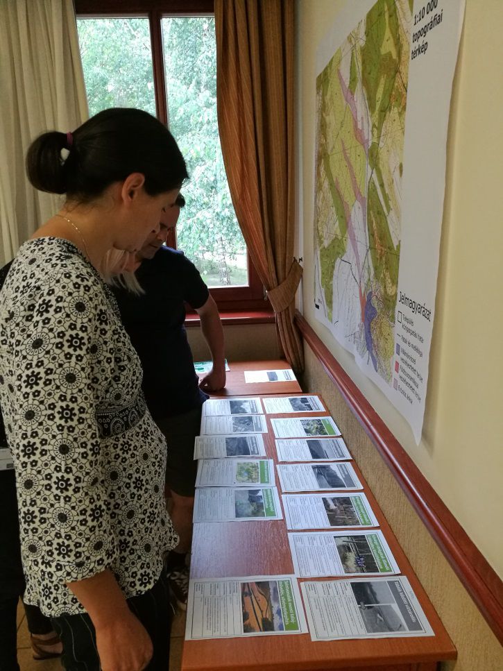 A k&eacute;pen l&aacute;that&oacute;: Kerpely Kl&aacute;ra (WWF Magyarorsz&aacute;g Alap&iacute;tv&aacute;ny) &eacute;s B&aacute;lint Csaba (R&aacute;k&oacute;czi&uacute;jfalu K&ouml;zs&eacute;g &Ouml;nkorm&aacute;nyzata)