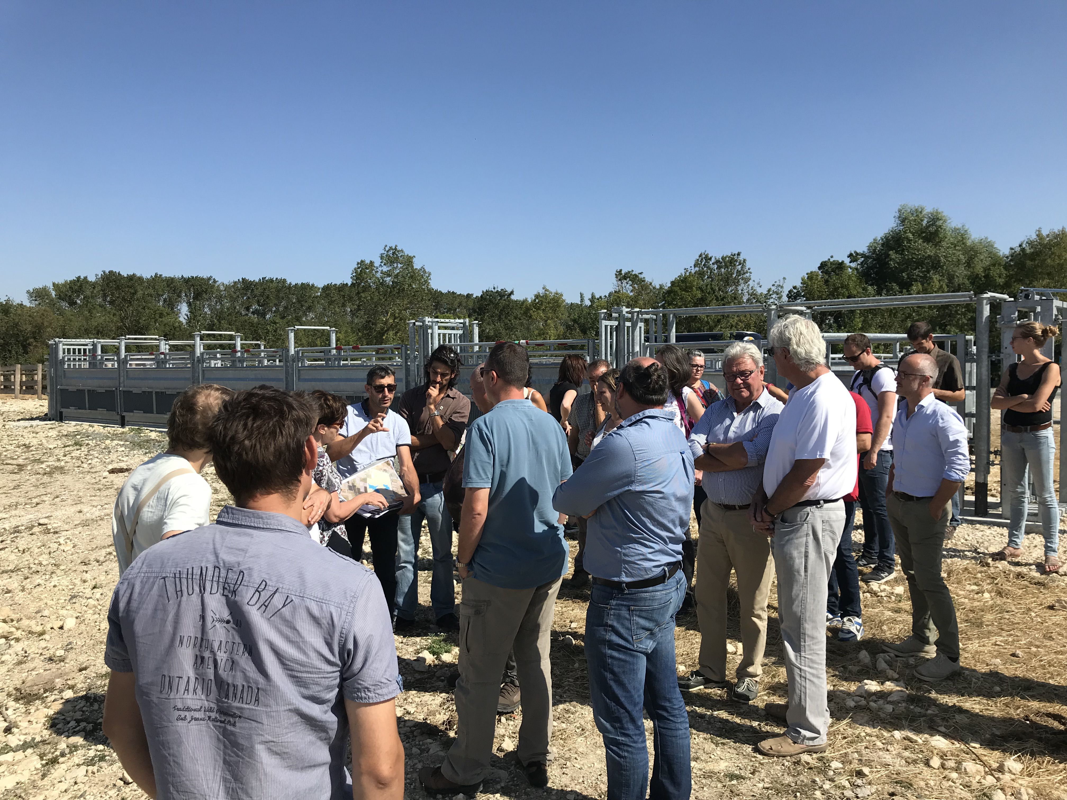 Alain Remaud, Mayor of Poir&eacute;e sur Velluire welcomes the Hungarian participnats on the field tour