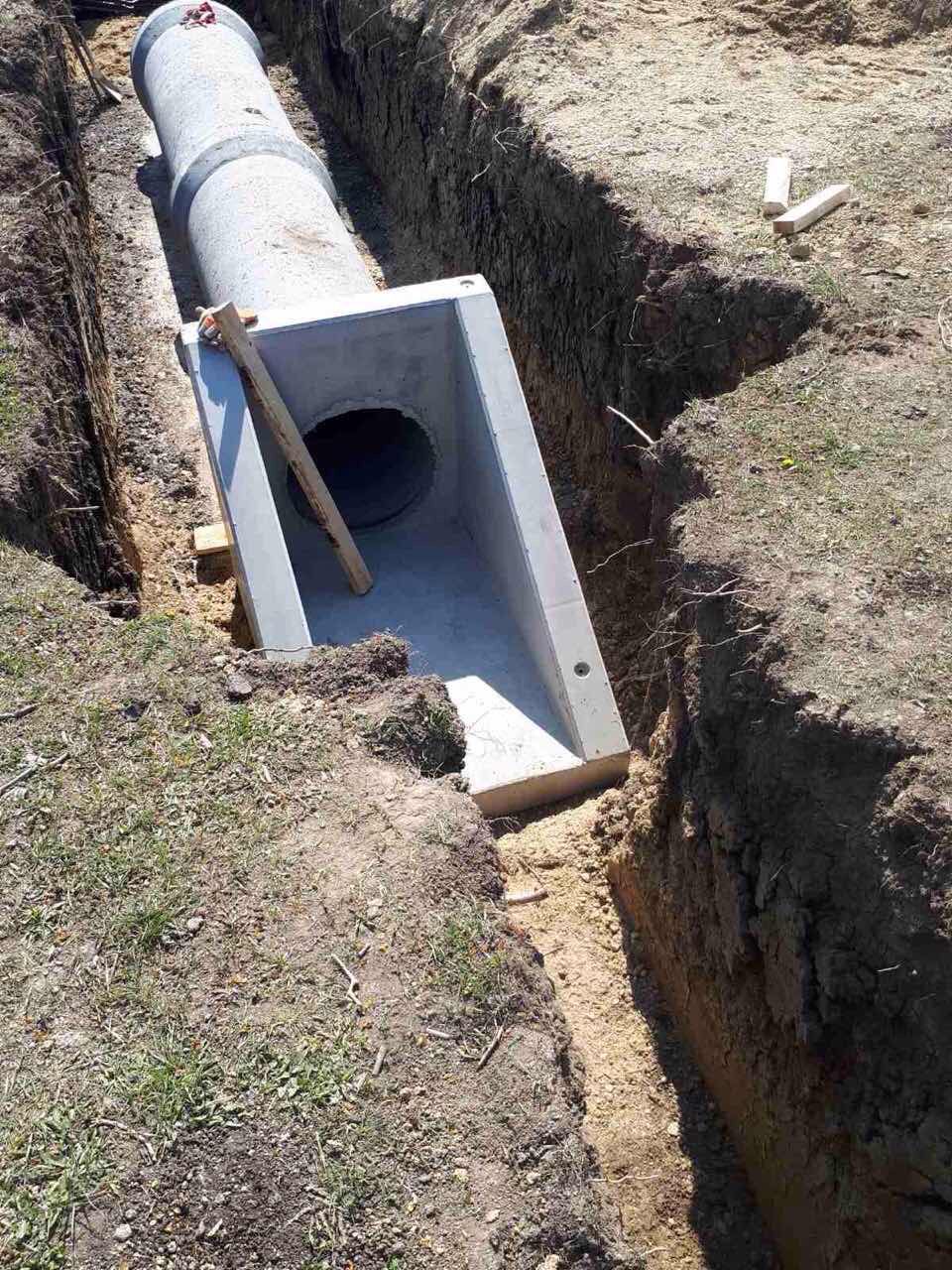 A v&iacute;zvisszatart&oacute; műt&aacute;rgyak kihelyez&eacute;se megt&ouml;rt&eacute;nt.