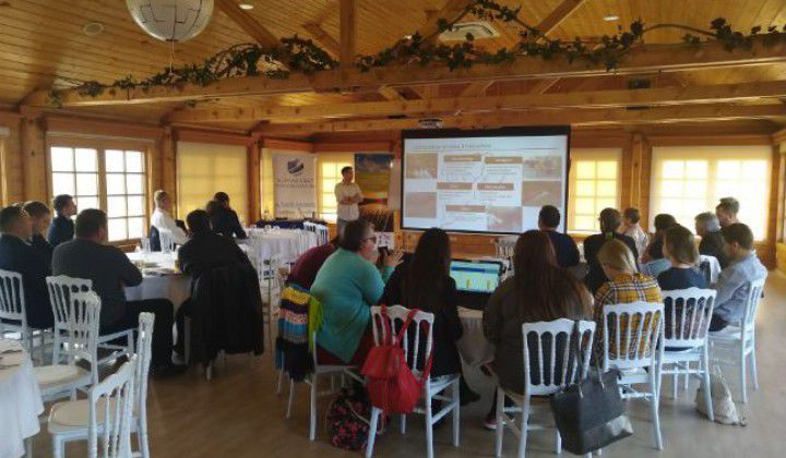 Csaba Vaszk&oacute; (cliamte change adaptation trainer) presenting about climate change